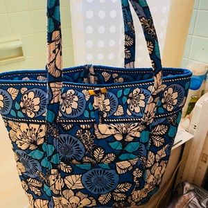 Really cute Vera Bradley Tote